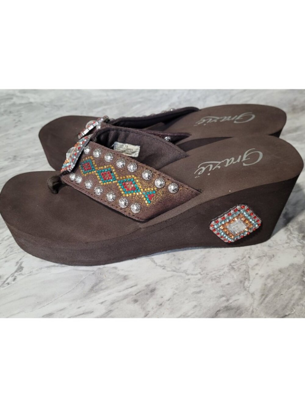 Grazie Sandals Womens Size 7.5 Brown Rhinestone Platform Wedge Thong Flipflop - Picture 8 of 11